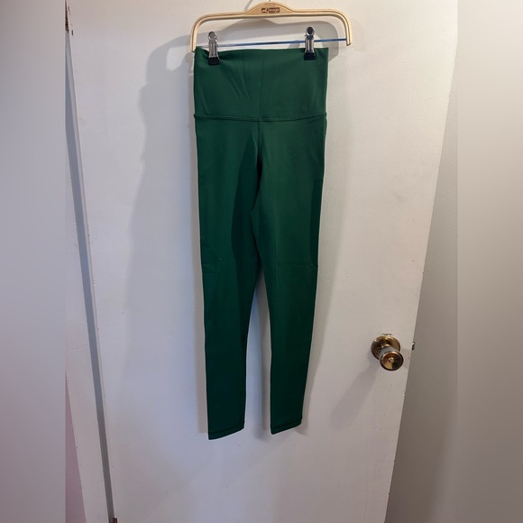 ARITZIA TnACTION BUTTER Cheeky Hi-Rise Legging 2XS Kombu (forest green) NWOT - Picture 5 of 5